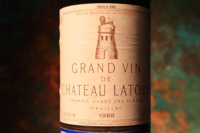 Château Latour 1988  - Auction Smartwine 2.0 | Christmas Edition - Pandolfini Casa d'Aste