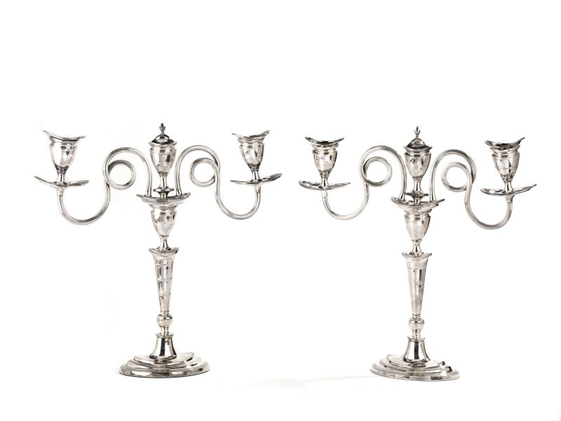 COPPIA DI CANDELABRI, INGHILTERRA, SECOLO XIX  - Auction TIMED AUCTION | Jewels, watches and silver - Pandolfini Casa d'Aste