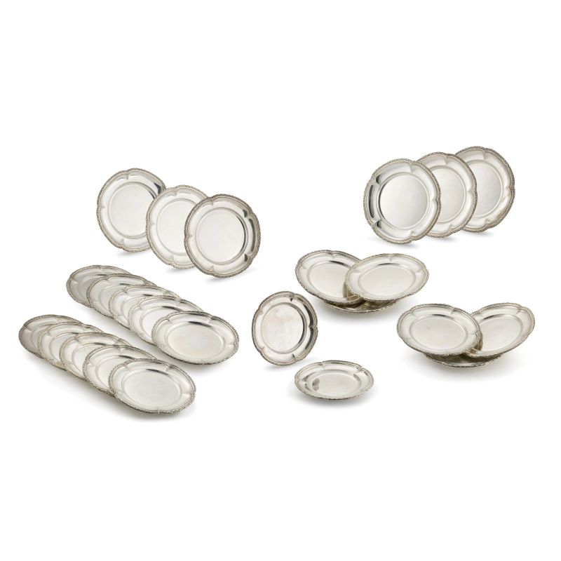 



VENTIQUATTRO PIATTI, MILANO, SECOLO XX, ARGENTIERE MIRACOLI  - Asta Argenti italiani ed europei - Pandolfini Casa d'Aste