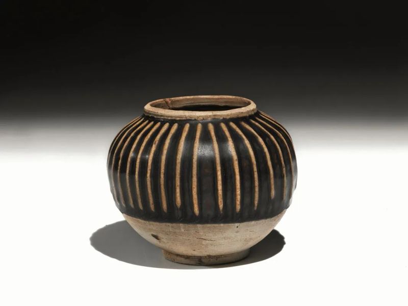  Vaso Cina, probabilmente periodo Han, (202-220),  in terracotta invetriata,  - Auction Oriental Art - Pandolfini Casa d'Aste
