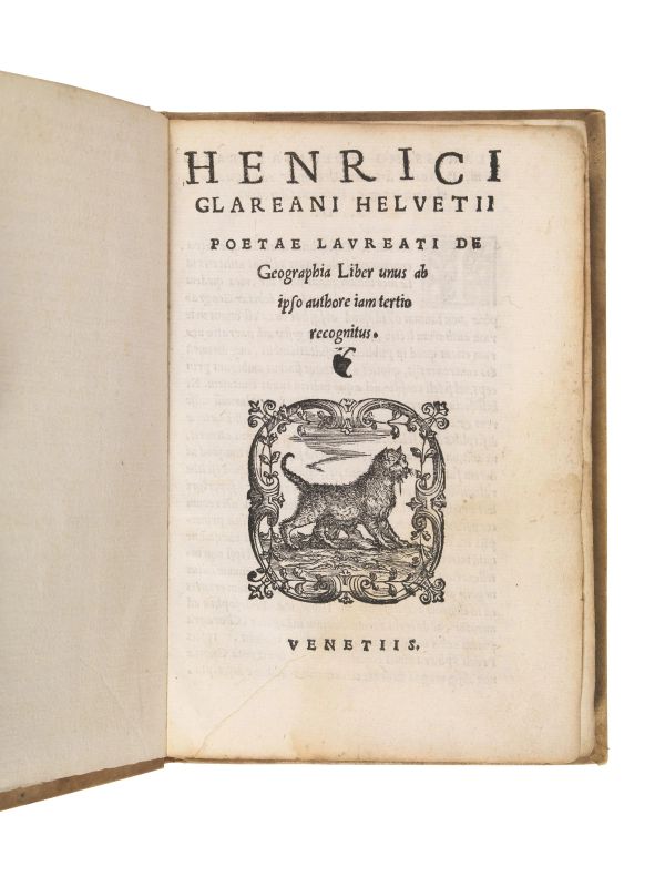 (America - Geografia) GLAREANUS, Henricus. De geographia liber unus ab ipso authore iam tertio recognitus. Venetiis (apud Petrum, et Io. Mariam fratres, et Cornelium nepotem de Nicolinis de Sabio ad instantiam Melchioris Sessae, 1549).  - Asta ARCADE | Argenti, libri, porcellane e maioliche - Pandolfini Casa d'Aste