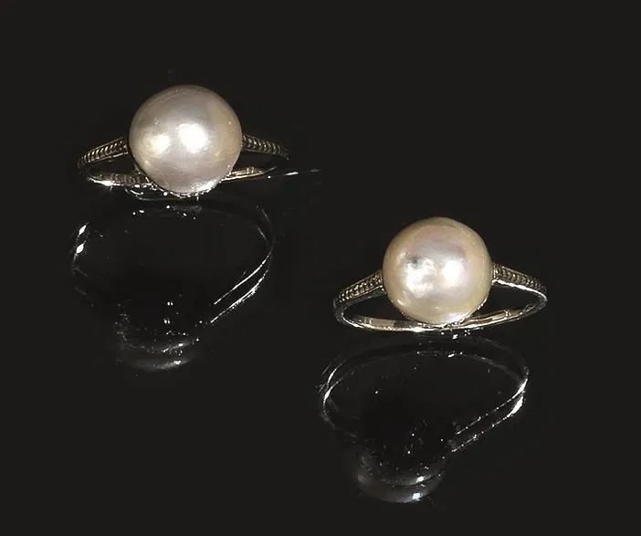 Due anelli in oro bianco, perle naturali e diamanti  - Auction Silver, jewels, watches and coins - Pandolfini Casa d'Aste