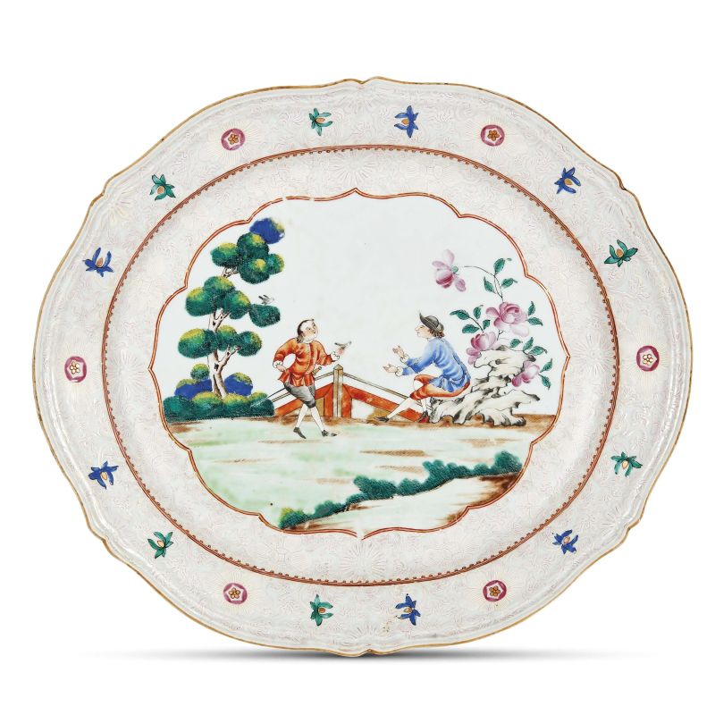 A LARGE TRAY, CHINA, QING DYNASTY, YONGZHENG PERIOD, 1735 - EARLY QIANLONG PERIOD  - Auction CERAMICA. MAIOLICHE E PORCELLANE DAL XVI AL XIX SECOLO - Pandolfini Casa d'Aste