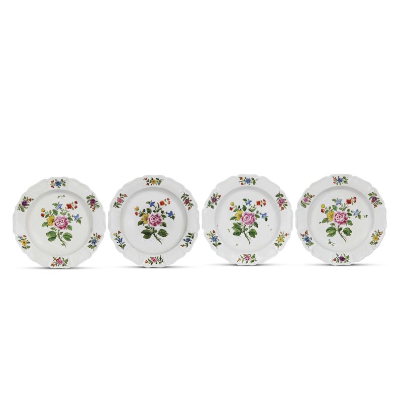 FOUR GINORI PLATES, DOCCIA, 1737-1757  - Auction ONLINE AUCTION | CERAMICA. MAIOLICHE E PORCELLANE DAL XVI AL XIX SECOLO - Pandolfini Casa d'Aste