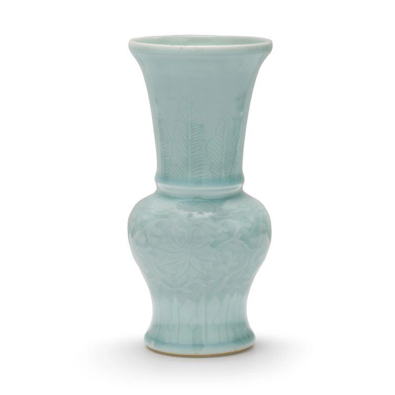 



A CELADON-GLAZED RELIEF-DECORATED PORCELAIN VASE, CHINA, 19TH CENTURY  - Auction Asian Art | 东方艺术 - Pandolfini Casa d'Aste