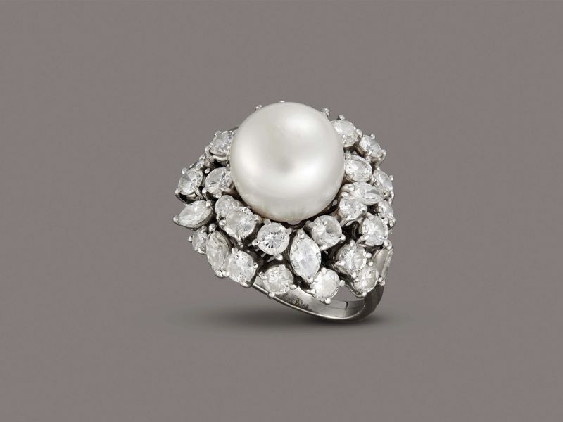 ANELLO IN ORO BIANCO DIAMANTI E PERLA SOUTH SEA CENTRALE  - Auction FINE JEWELS - Pandolfini Casa d'Aste