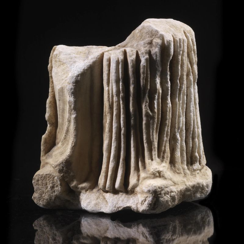 Frammento di statua panneggiata  - Auction ANTIQUITIES - Pandolfini Casa d'Aste