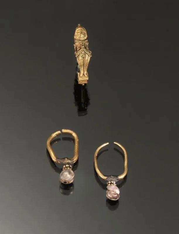 Orecchini e anello&nbsp;&nbsp;&nbsp;&nbsp;&nbsp;&nbsp;&nbsp;&nbsp;&nbsp;&nbsp;&nbsp;&nbsp;&nbsp;&nbsp;&nbsp;&nbsp;&nbsp;&nbsp;&nbsp;&nbsp;&nbsp;&nbsp;&nbsp;&nbsp;&nbsp;&nbsp;&nbsp;&nbsp;&nbsp;&nbsp;&nbsp;&nbsp;&nbsp;&nbsp;&nbsp;&nbsp;&nbsp;&nbsp;&nbsp;&nbsp;&nbsp;&nbsp;&nbsp;&nbsp;&nbsp;&nbsp;&nbsp;&nbsp;&nbsp;&nbsp;&nbsp;&nbsp;&nbsp;&nbsp;&nbsp;&nbsp;  - Auction Antiquities - Pandolfini Casa d'Aste