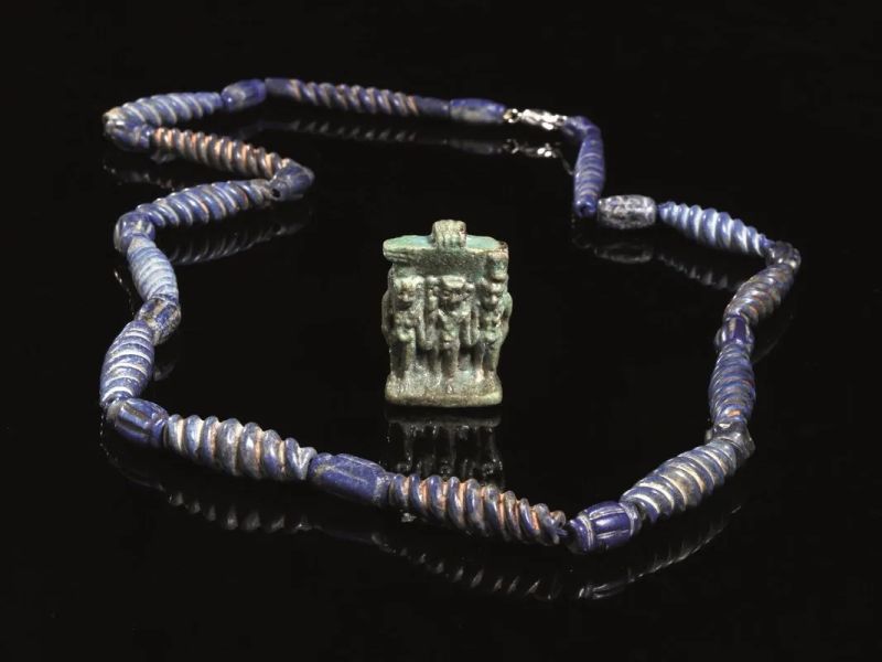 AMULETO IN FAIENCE E COLLANA BATTRIANA  - Auction Antiquities - Pandolfini Casa d'Aste