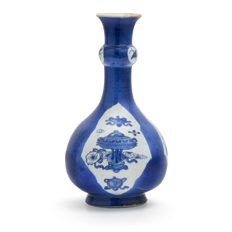 



A BLUE-GLAZED AND UNDERGLAZE BLUE RESERVE-DECORATED PORCELAIN VASE, CHINA, QING DYNASTY, 18TH CENTURY  - Auction Asian Art | 东方艺术 - Pandolfini Casa d'Aste