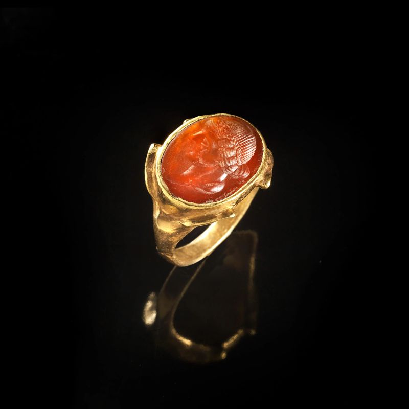 



ANELLO CON VOLTO FEMMINILE  - Asta ARCHEOLOGIA - Pandolfini Casa d'Aste