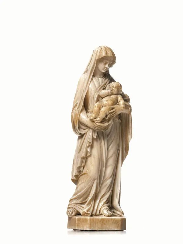 Scultura in avorio, Germania, sec. XVII, raffigurante Madonna col Bambino, su base ottagonale, alt. cm 14,5, difetti  - Asta Importanti Mobili, Arredi e Oggetti d'Arte - Pandolfini Casa d'Aste