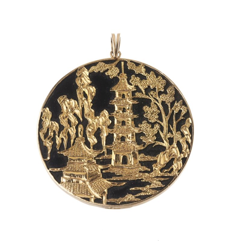 



ORIENTAL MOTIF PENDANT IN 9KT GOLD AND ONYX   - Auction JEWELS - Pandolfini Casa d'Aste