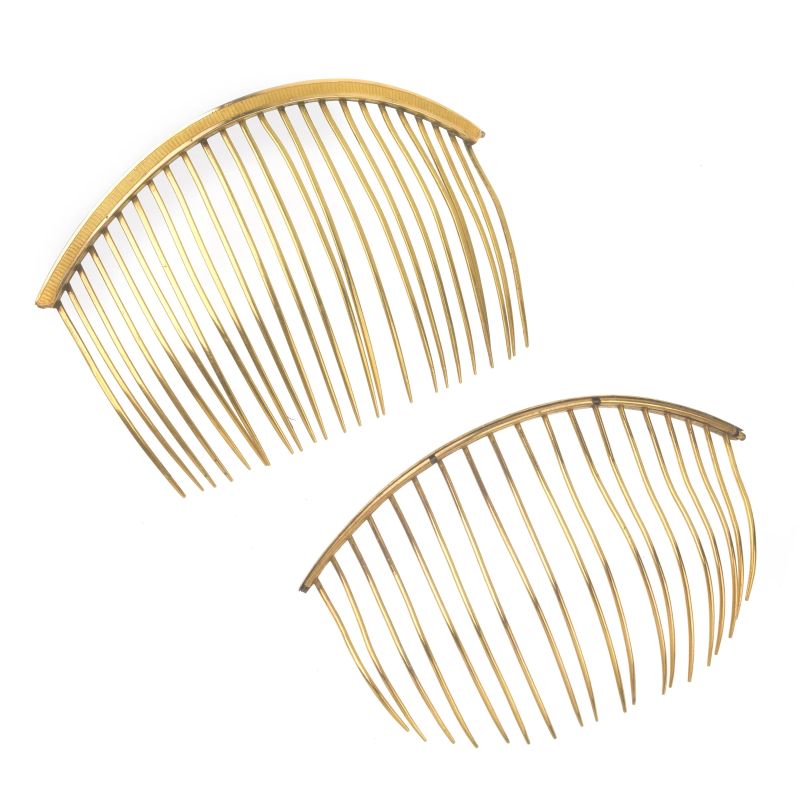 



TWO COMBS IN GOLD AND METAL  - Auction GIOIELLI - Pandolfini Casa d'Aste
