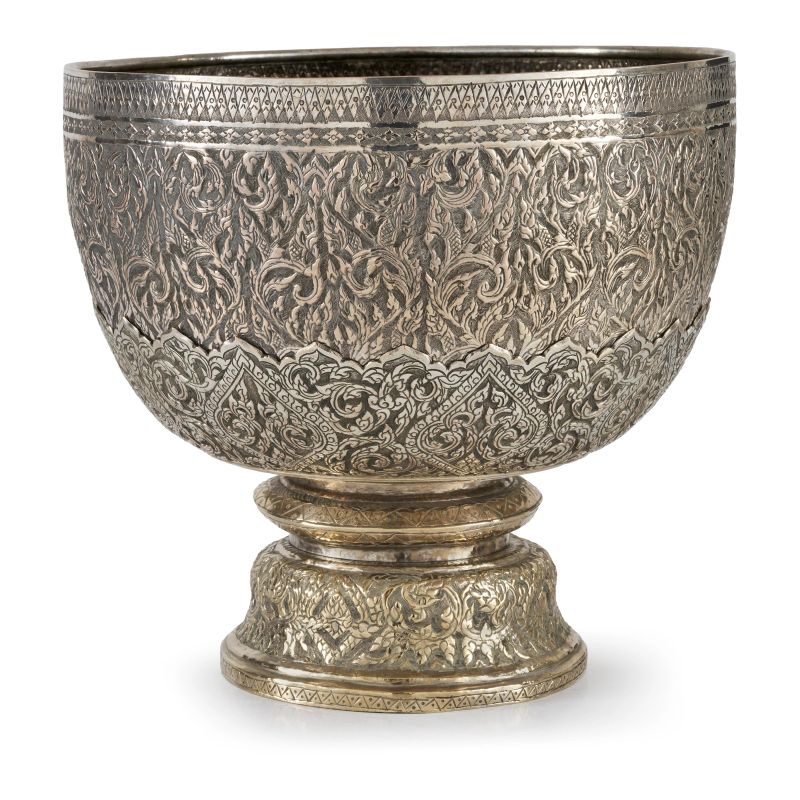 



A THAI SILVER BOWL ON STAND, THAILAND, SEC. XIX  - Auction Asian Art | 东方艺术 - Pandolfini Casa d'Aste