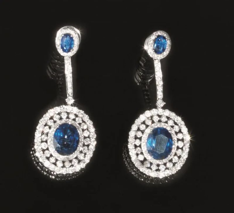 Paio di orecchini pendenti in oro bianco, cianite e diamanti  - Auction Important Jewels and Watches - I - Pandolfini Casa d'Aste