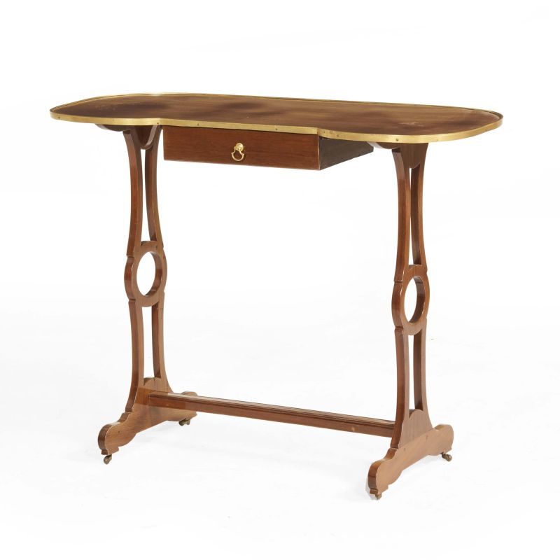 A SMALL TABLE, ENGLAND, 19TH CENTURY  - Auction ONLINE AUCTION | ARREDARE CON STILE. MOBILI E OGGETTI D'ARTE - Pandolfini Casa d'Aste