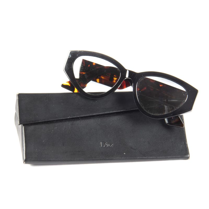 



CHRISTIAN DIOR SUNGLASSES  - Auction VINTAGE: BAGS AND ACCESSORIES FROM HERMES, LOUIS VUITTON AND OTHER GREAT MAISONS - Pandolfini Casa d'Aste