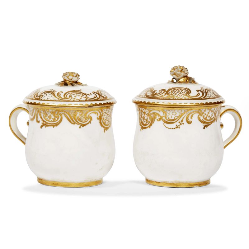 A PAIR OF CREAMWARE JUGS, VINCENNES, 1740-1756  - Auction MAJOLICA AND PORCELAIN FROM THE RENAISSANCE TO THE 19TH CENTURY - Pandolfini Casa d'Aste