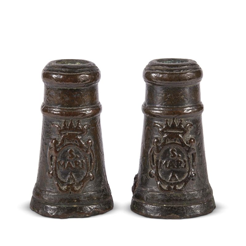 A PAIR OF BRONZE TUSCAN FIRECRACKERS, 16TH CENTURY  - Auction FURNITURE, OBJECTS OF ART AND SCULPTURES FROM PRIVATE COLLECTIONS - Pandolfini Casa d'Aste