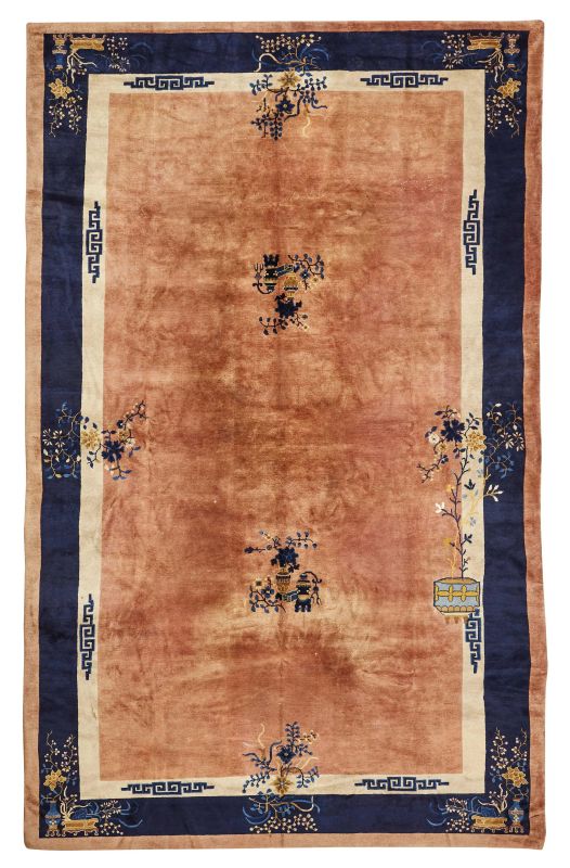      TAPPETO NICHOLS, AREA DI PECHINO, CINA, 1900   - Auction important antique rugs - Pandolfini Casa d'Aste