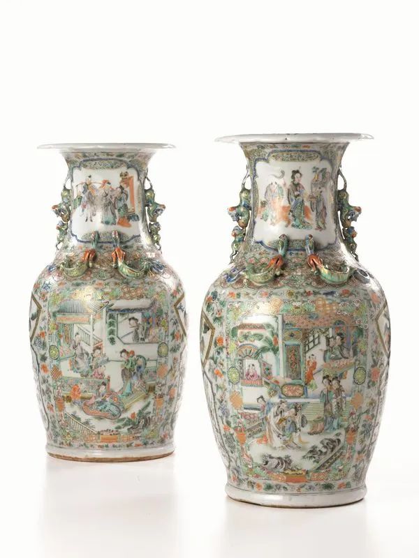 Due vasi Cina sec. XIX-XX, in porcellana Canton, decorati con motivi floreali e di personaggi entro riserve sagomate, alt. cm 43  - Auction Asian Art - Pandolfini Casa d'Aste