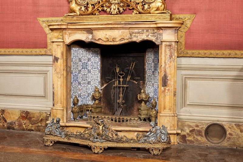SET DA CAMINO, FRANCIA, SECOLO XIX  - Auction FURNITURE, PAINTINGS AND SCULPTURES: RESEARCH AND PASSION IN A FLORENTINE COLLECTION - Pandolfini Casa d'Aste