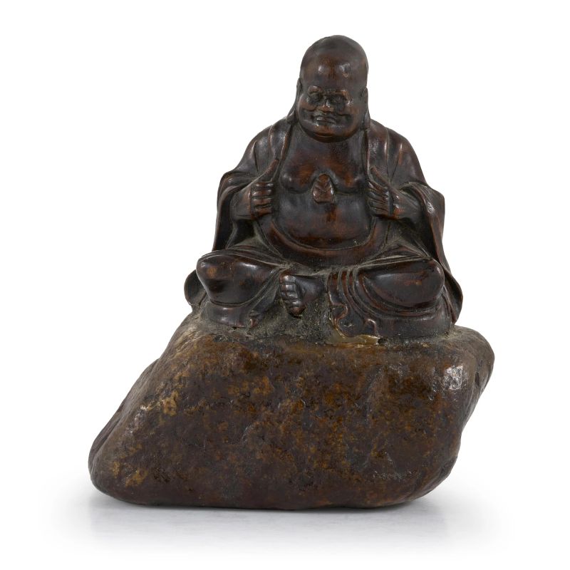 



A STONE CARVED SEATED BUDDHA FIGURE, CHINA, QING DYNASTY, 19TH CENTURY  - Auction Asian Art | 东方艺术 - Pandolfini Casa d'Aste