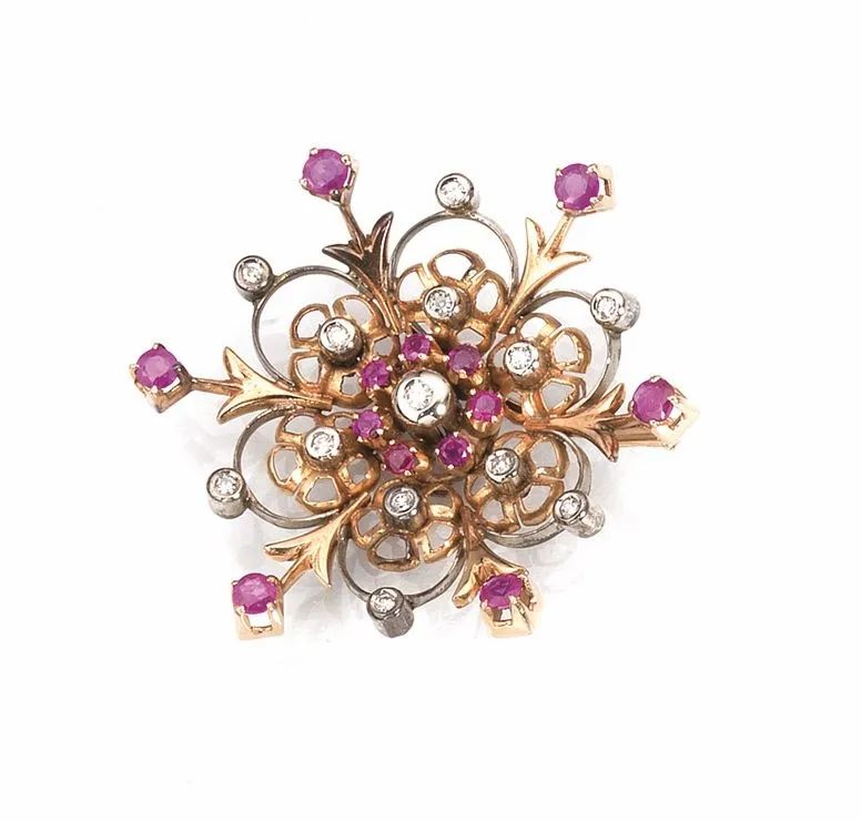Spilla in oro rosa, oro bianco 14 kt, rubini e diamanti  - Auction Important Jewels and Watches - I - Pandolfini Casa d'Aste
