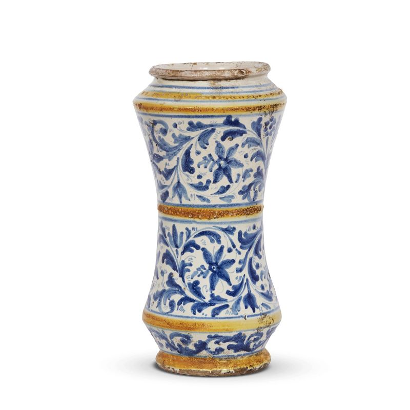 A PHARMACY JAR (ALBARELLO), SICILY, 17TH CENTURY  - Auction A COLLECTION OF MAJOLICA APOTHECARY VASES - Pandolfini Casa d'Aste