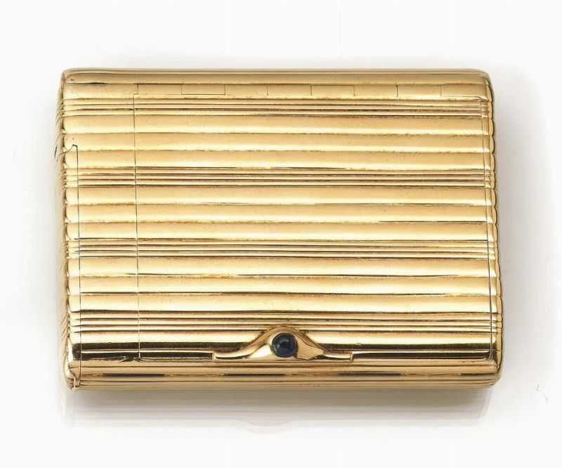 * Portasigarette,&nbsp; anni 1950-'55,Torrini, in oro giallo e zaffiro  - Auction Silver, jewels, watches and coins - Pandolfini Casa d'Aste
