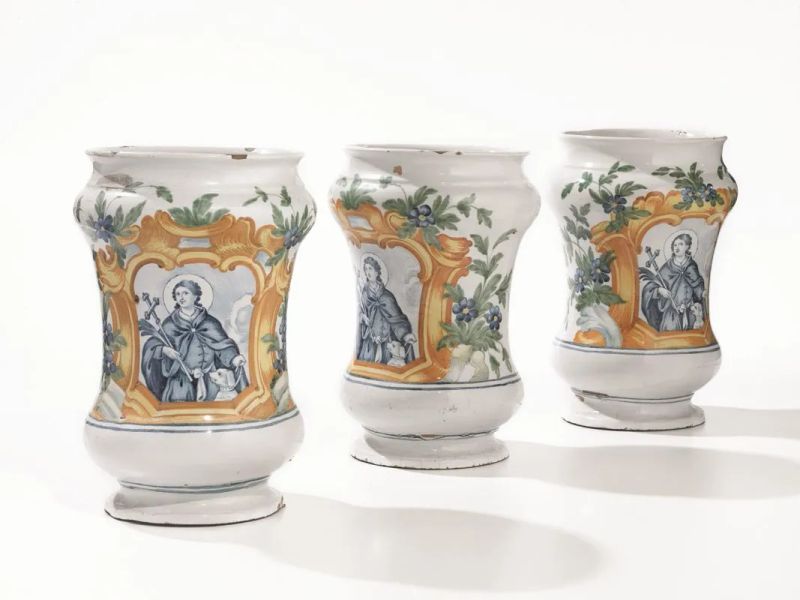 TRE GRANDI ALBARELLI, CASTELLI, MANIFATTURA FUINA, 1780 CIRCA  - Auction CERAMIC FROM THE RENAISSANCE TO THE TWENTIETH CENTURY - Pandolfini Casa d'Aste