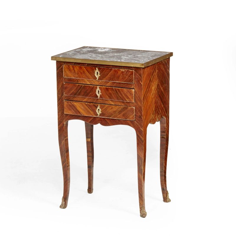 A SMALL CENTRE TABLE, FRANCE, LATE 18TH CENTURY  - Auction ONLINE AUCTION | ARREDARE CON STILE. MOBILI E OGGETTI D'ARTE - Pandolfini Casa d'Aste