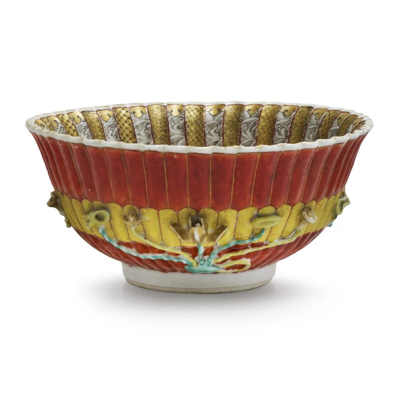 



A RELIEF-DECORATED AND POLYCHROME-ENAMELLED PORCELAIN BOWL, CHINA, QING DYNASTY, 18TH CENTURY, QIANLONG PERIOD  - Auction Asian Art | 东方艺术 - Pandolfini Casa d'Aste