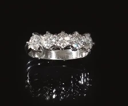 Anello in oro bianco e diamanti  - Auction Silver, jewels, watches and coins - Pandolfini Casa d'Aste