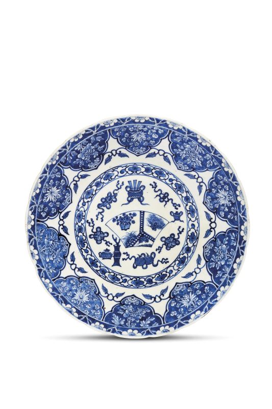 A PLATE, CHINA, QING DYNASTY, 18TH CENTURY  - Auction ASIAN ART / &#19996;&#26041;&#33402;&#26415;   - Pandolfini Casa d'Aste