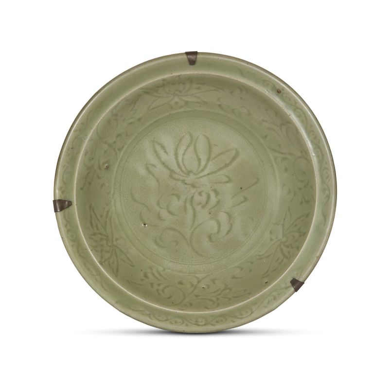 



A PLATE, CHINA, MING DYNASTY, 15TH CENTURY  - Auction Asian Art | 东方艺术 - Pandolfini Casa d'Aste