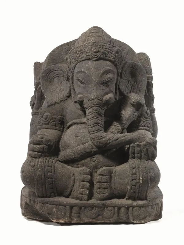  Scultura india , in pietra raffigurante Ganesh, alt. cm 58,5  - Asta Arte Orientale - Pandolfini Casa d'Aste