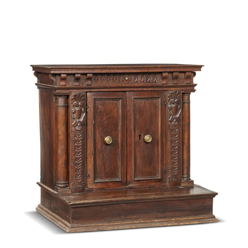 A TUSCAN PRIE-DIEU, 17TH CENTURY  - Auction ONLINE AUCTION | ARREDARE CON STILE. MOBILI E OGGETTI D'ARTE - Pandolfini Casa d'Aste