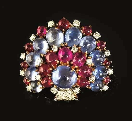 SPILLA, ANNI '60, IN ORO GIALLO, ORO BIANCO, RUBINI, ZAFFIRI E DIAMANTI  - Auction Fine Jewels and Watches - Pandolfini Casa d'Aste