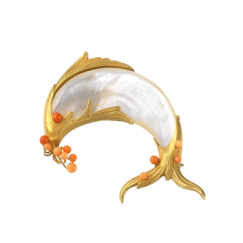 



MOTHER OF PEARL AND CORAL DOLPHIN BROOCH IN 18KT YELLOW GOLD   - Auction JEWELS - Pandolfini Casa d'Aste