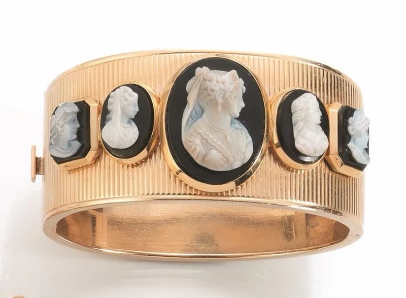 BRACCIALE IN ORO GIALLO 14 K E CAMMEI IN ONICE  - Auction Fine Jewels and Watches - Pandolfini Casa d'Aste