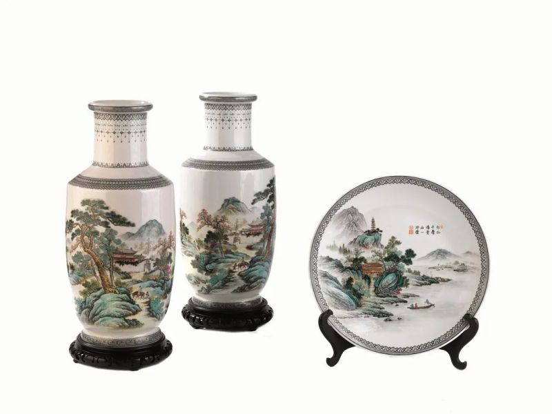 COPPIA DI VASI E UN PIATTO CINA SEC. XX  - Auction Asian Art - Pandolfini Casa d'Aste