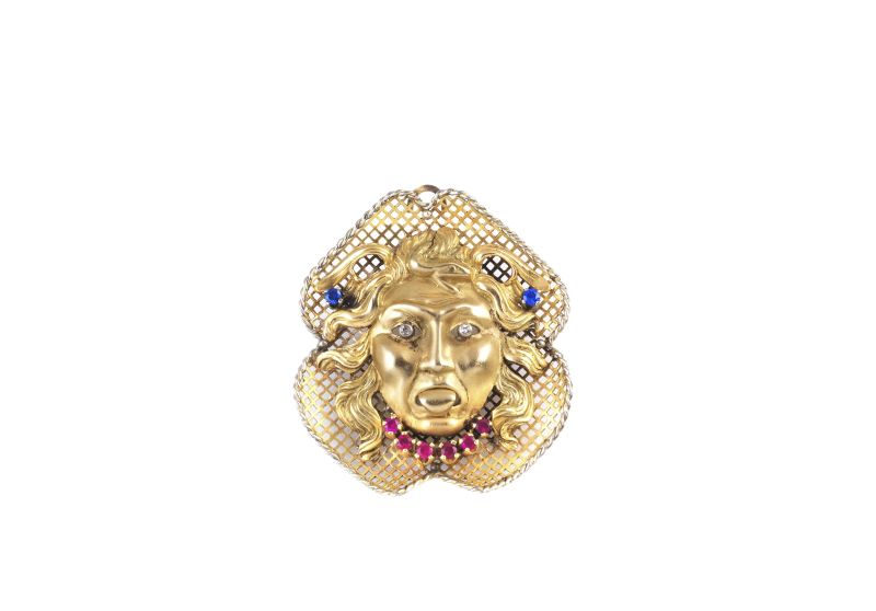 SPILLA PENDENTE IN ORO GIALLO DIAMANTI RUBINI E ZAFFIRRI  - Auction JEWELS, WATCHES AND SILVER - Pandolfini Casa d'Aste