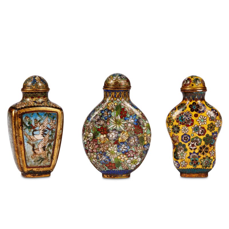 



GROUP OF THREE SNUFF BOTTLES, CHINA, C. XX  - Auction Asian Art | 东方艺术 - Pandolfini Casa d'Aste