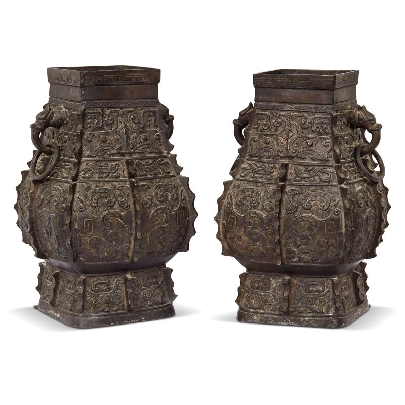 



PAIR OF HU VASES IN BRONZE, CHINA, QING DYNASTY, 18TH&ndash;19TH CENTURY  - Auction Asian Art | 东方艺术 - Pandolfini Casa d'Aste