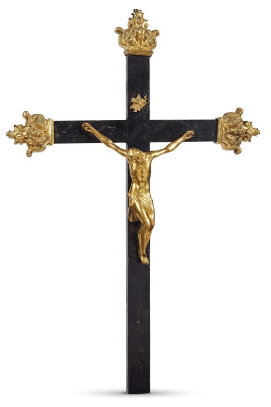 Cast from a model attributed to Guglielmo Della Porta, 17th century, Crucified Christ, gilt bronze assembled on ebonised wooden cross, 23x19 cm (Christ) and 65x44 cm (Cross)  - Auction 15th to 19th CENTURY SCULPTURES - Pandolfini Casa d'Aste