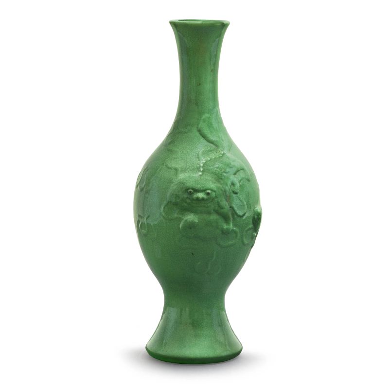 



VASO IN PORCELLANA A SMALTO VERTE CON DECORAZIONE A RILIEVO, CINA, DINASTIA QING, SEC. XIX&ndash;XX  - Asta  Arte Orientale | 东方艺术 - Pandolfini Casa d'Aste