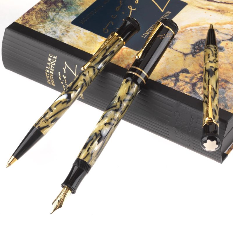 Montblanc : MONTBLANC MEISTERST&Uuml;CK     OSCAR WILDE SERIE SCRITTORI EDIZIONE LIMITATA PENNA STILOGRAFICA N. 01333/20000, PENNA A SFERA N. 01333/13000 E PORTAMINE N. 01333/12000 ANNO 1994  - Asta ASTA A TEMPO | OROLOGI E PENNE - Pandolfini Casa d'Aste