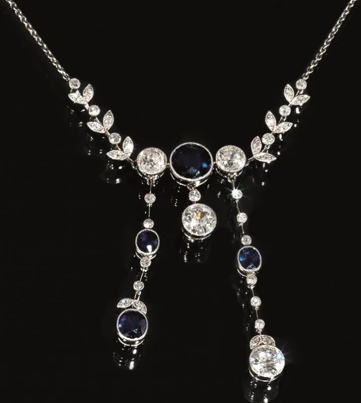 Collana 'neglige'', 1910 circa, in oro bianco, zaffiri e diamanti, entro astuccio originale  - Auction Important Jewels and Watches - I - Pandolfini Casa d'Aste